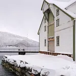 Cozy On The Island Of With Sea Views * Senja