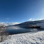 Cozy On The Island Of With Sea Views Senja
