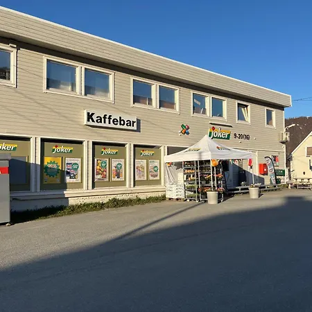 Cozy On The Island Of With Sea Views Feriehus Senja