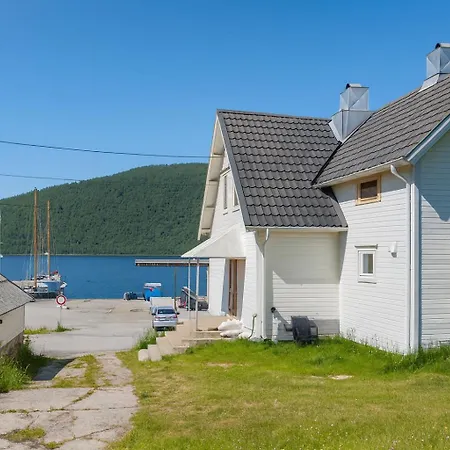 Cozy On The Island Of With Sea Views Сasa de vacaciones